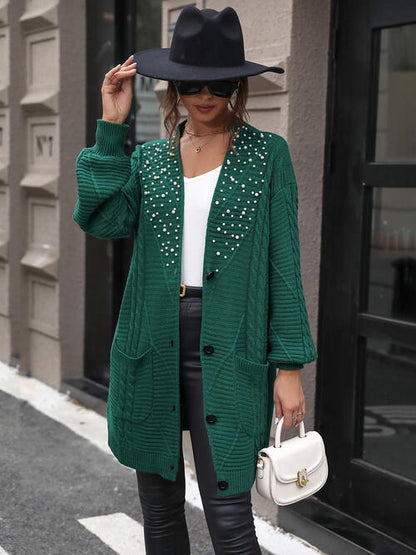 Strickjacke mit Zopfmuster und Knopfleiste und Perlendetail