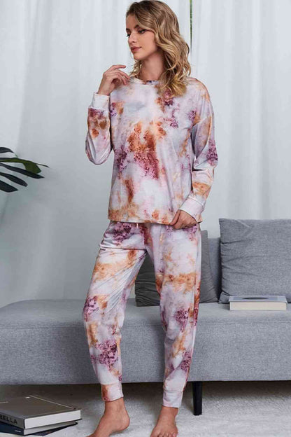 Lounge-Set aus Rundhalsoberteil mit Batikmuster und Jogginghose mit Kordelzug in der Taille