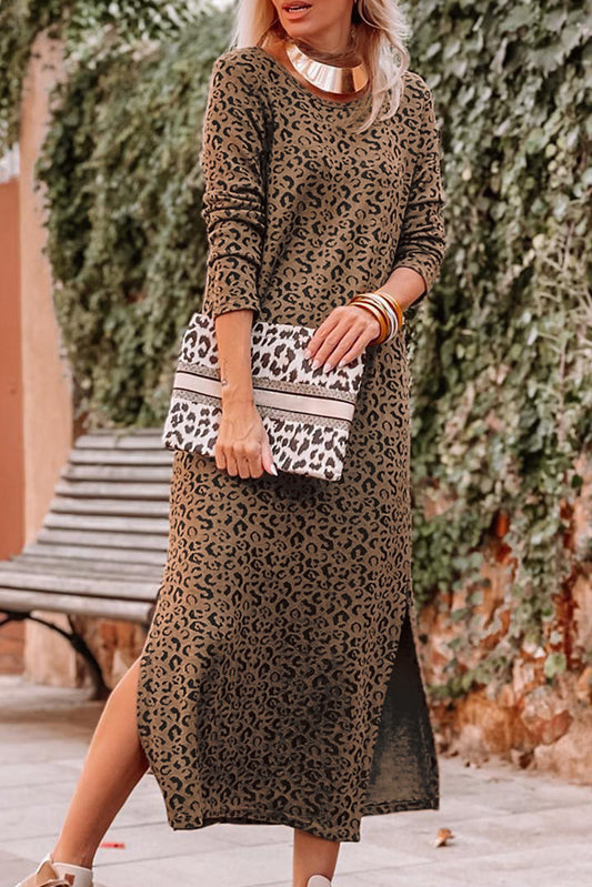 Rundhals-Kleid mit Leopardenmuster, langen Ärmeln und Schlitz