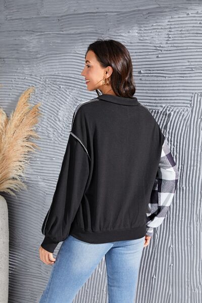 Karierte Bluse mit sichtbaren Nähten und langen Ärmeln