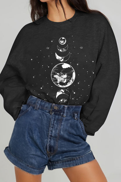 Simply Love Sweatshirt mit Erd- und Mond-Grafik in voller Größe