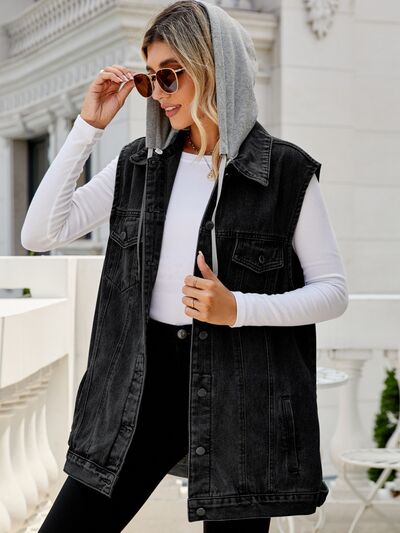 Ärmellose Jeansjacke mit Kordelzug, Taschen und Knopfleiste