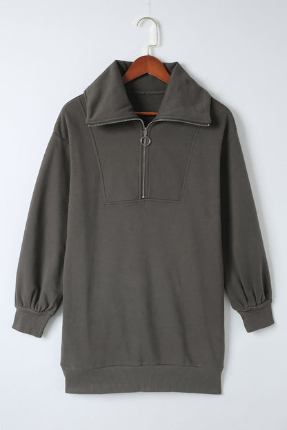 Mini-Sweatshirtkleid mit halblangem Reißverschluss und überschnittenen Schultern