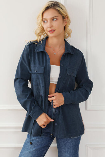 Jacke mit geometrischem Muster, Knopfleiste und Kordelzug am Kragen