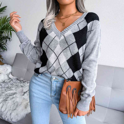 Geometrischer Pullover mit V-Ausschnitt