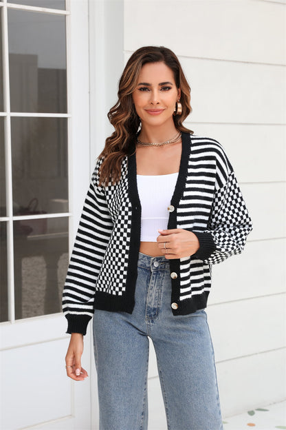 Button-Down-Cardigan mit Streifen- und Karomuster im Kontrast