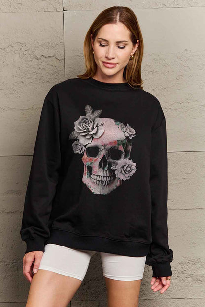 Simply Love – Simply Love – Sweatshirt mit überschnittener Schulter und Totenkopf-Grafik in voller Größe