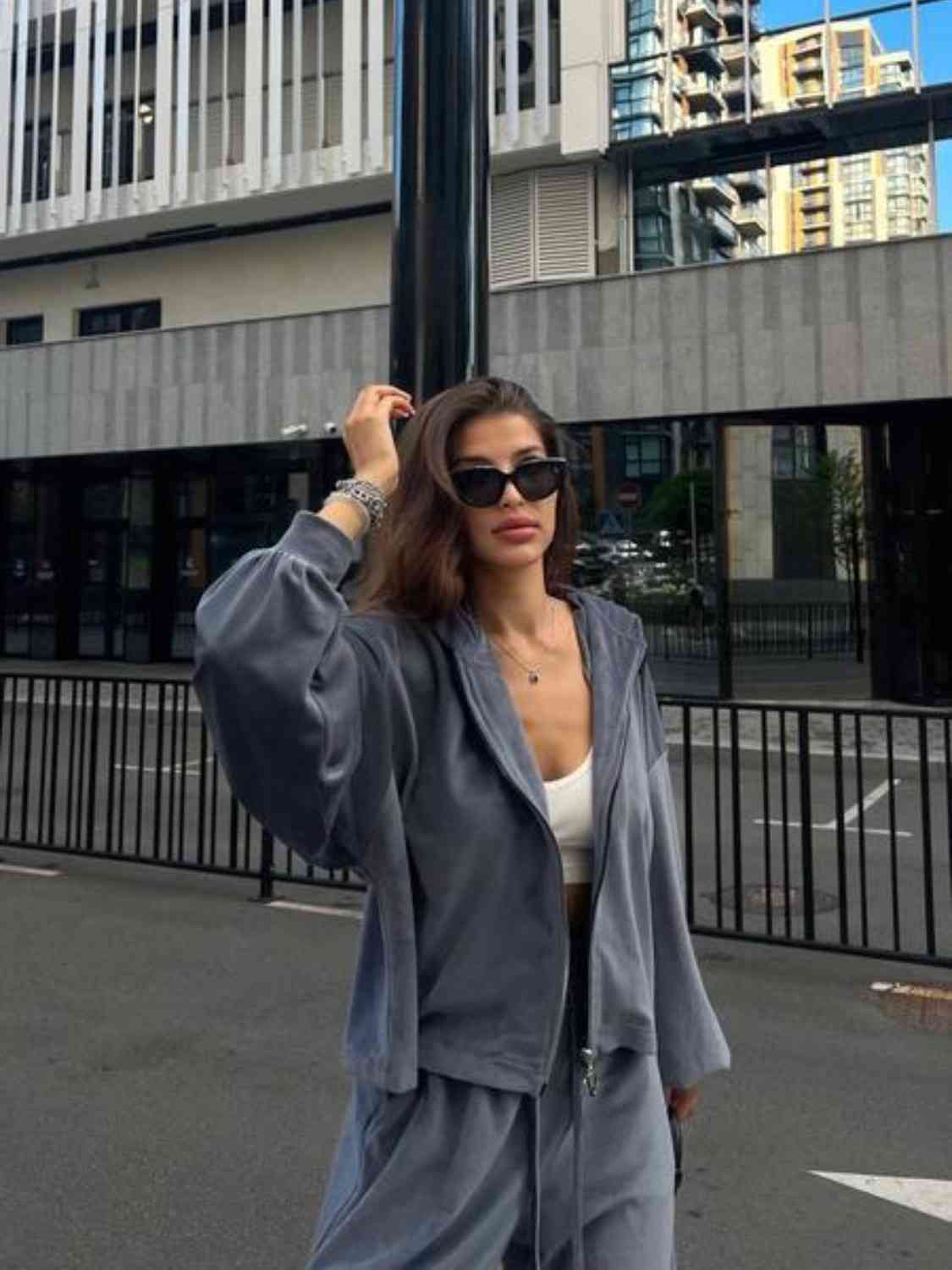 Set aus Jacke und Hose mit Kapuze