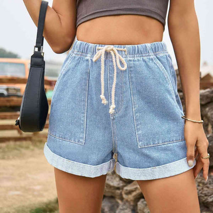 Jeansshorts mit hoher Taille und Kordelzug und Taschen