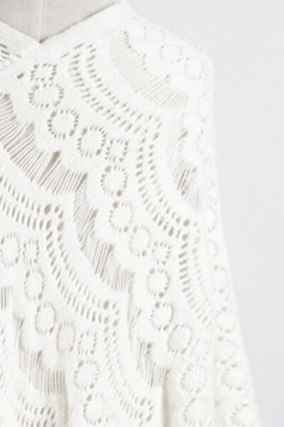 Poncho mit durchbrochenem Saum und Cape-Ärmeln und Fransen