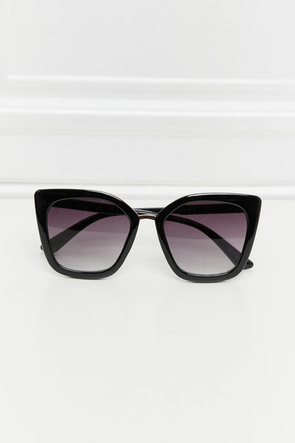 Cat-Eye-Sonnenbrille mit Vollrand aus Polycarbonat
