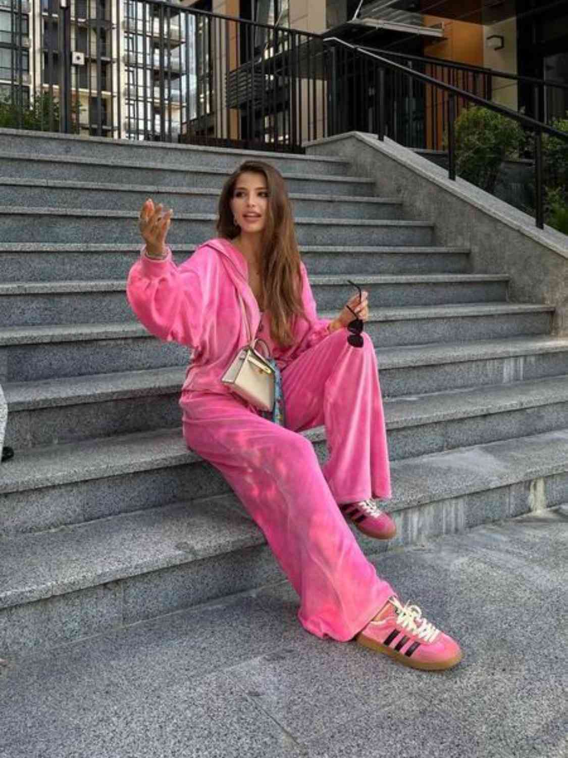 Set aus Jacke und Hose mit Kapuze