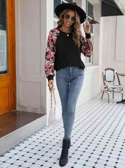 Sweatshirt mit Rundhalsausschnitt und Raglanärmeln im Blumenmuster