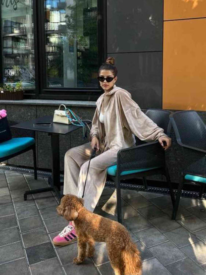 Set aus Jacke und Hose mit Kapuze