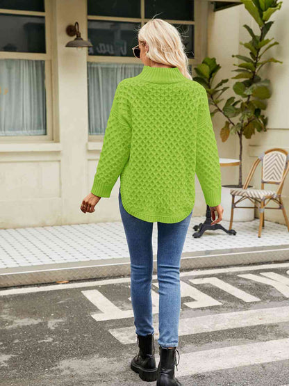 Pullover mit Rollkragen und Schlitz