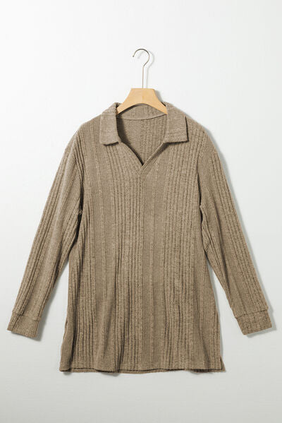 Langärmliger Pullover mit Schlitz und Johnny-Kragen