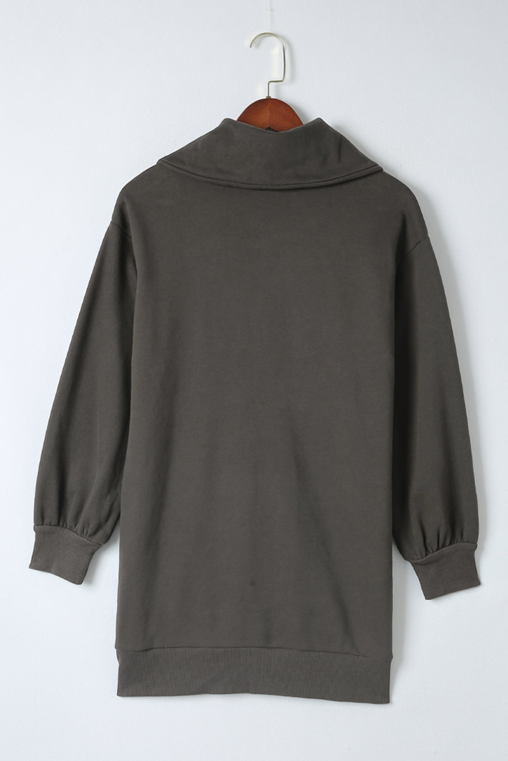 Mini-Sweatshirtkleid mit halblangem Reißverschluss und überschnittenen Schultern