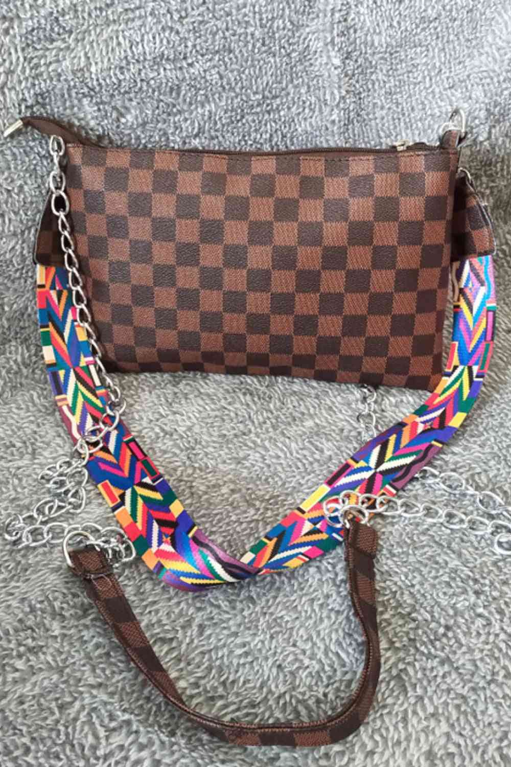 Adored – Schultertasche aus PU-Leder mit Nieten