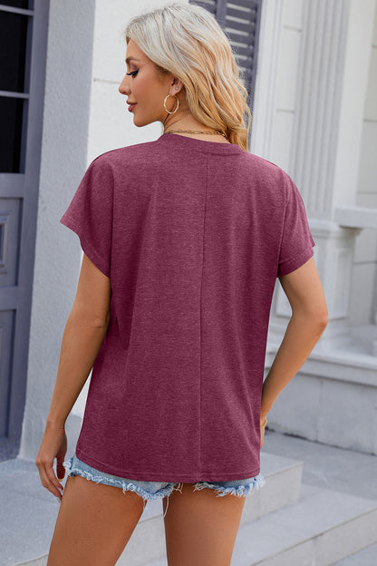Kurzärmliges T-Shirt mit V-Ausschnitt