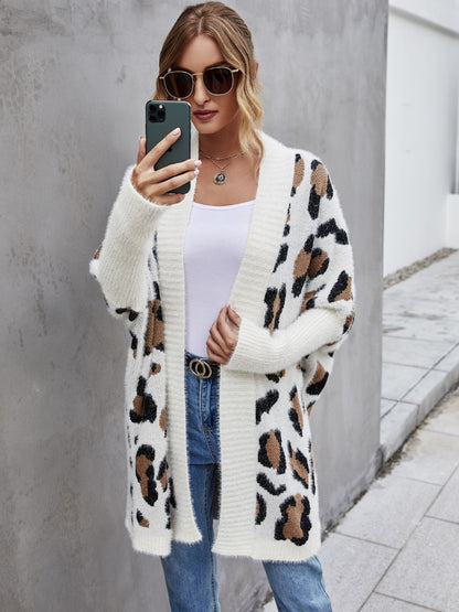 Flauschige Strickjacke mit Leopardenmuster