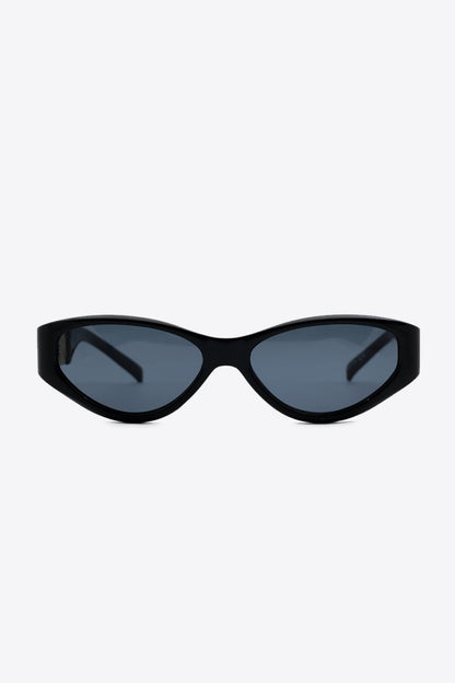 Cat-Eye-Sonnenbrille mit Kettendetail an den Bügeln