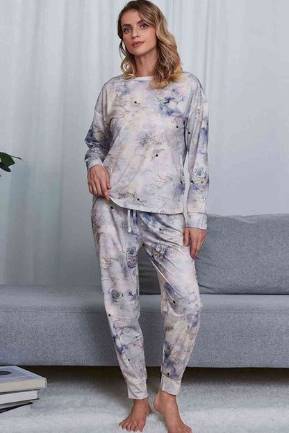 Lounge-Set aus Rundhalsoberteil mit Batikmuster und Jogginghose mit Kordelzug in der Taille