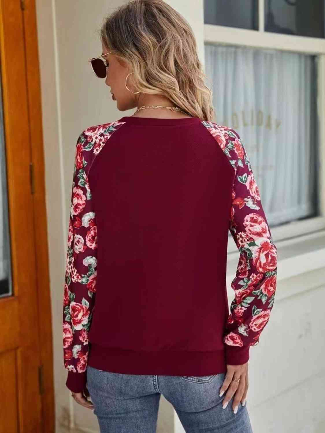 Sweatshirt mit Rundhalsausschnitt und Raglanärmeln im Blumenmuster