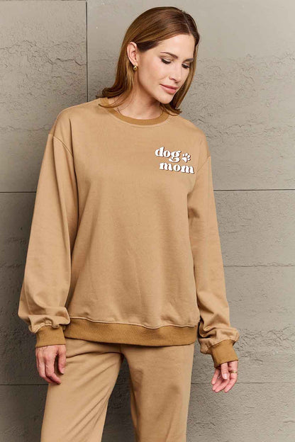 Simply Love – Simply Love – Sweatshirt in voller Größe mit Rundhalsausschnitt und überschnittenen Schultern und „DOG MOM“-Grafik