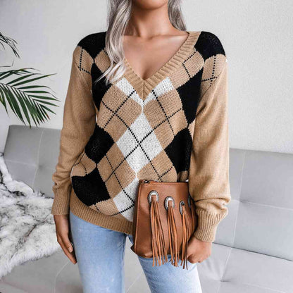 Geometrischer Pullover mit V-Ausschnitt