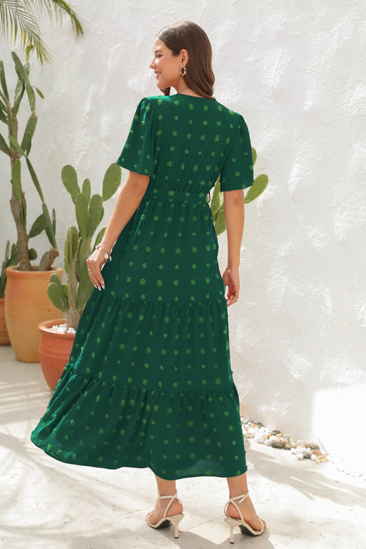 Kurzärmliges Kleid mit Swiss Dot-Knoten und Überschlag