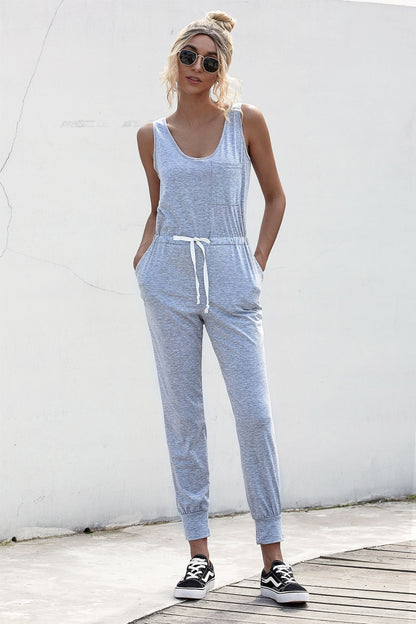 Ärmelloser Jumpsuit mit Knoten an der Taille