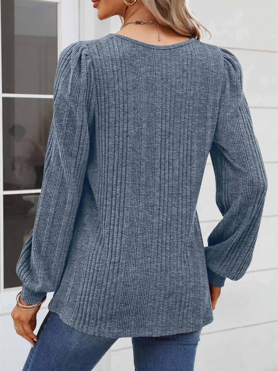 Blusa de manga larga con cuello cuadrado