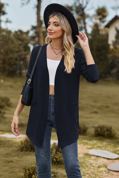 Langärmliger Cardigan mit Zopfmuster und Tasche