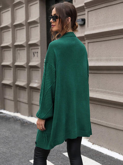 Strickjacke mit Zopfmuster und Knopfleiste und Perlendetail