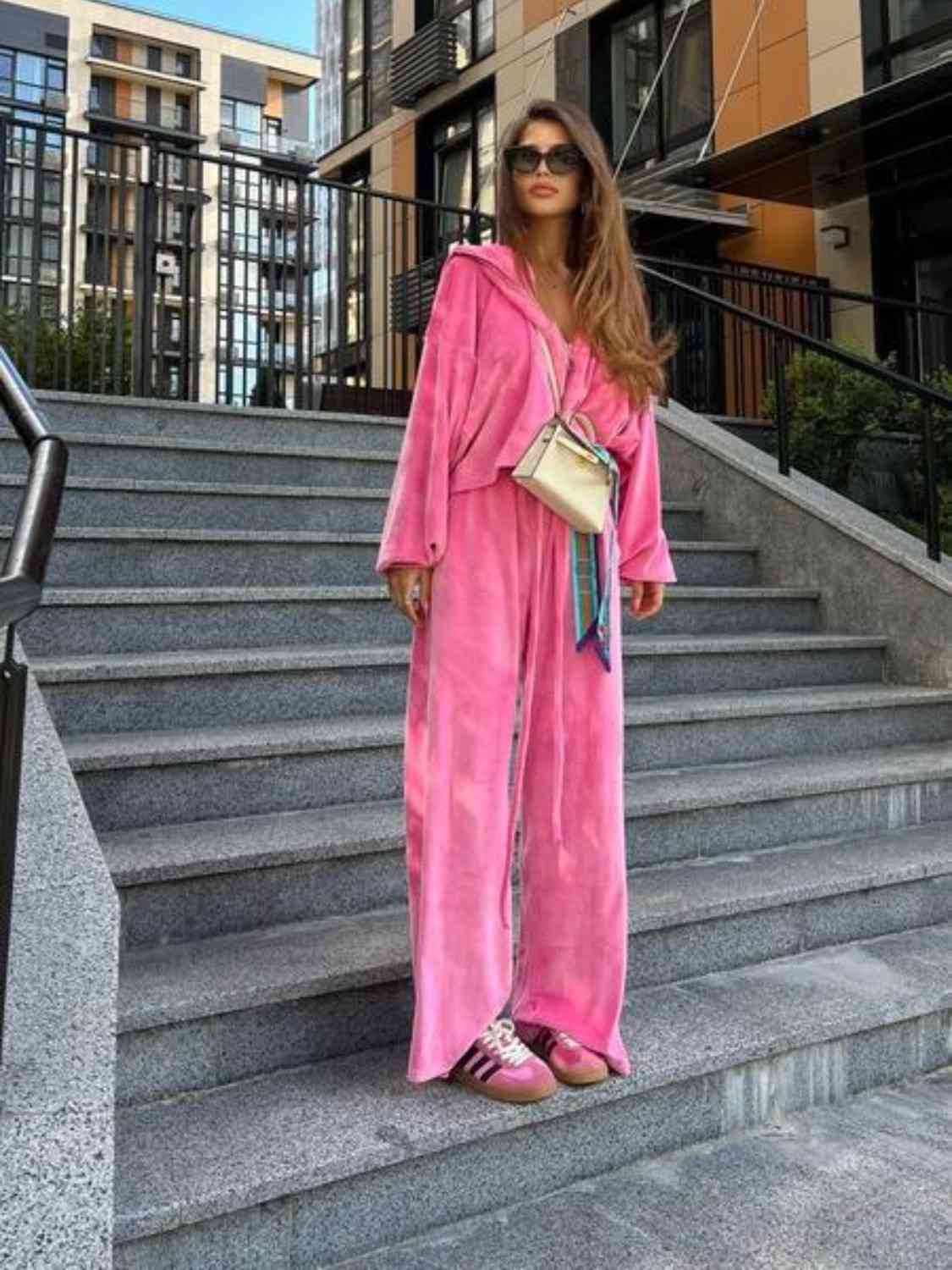 Set aus Jacke und Hose mit Kapuze