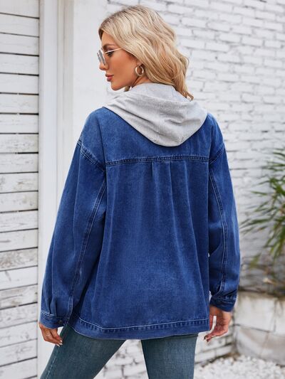Jeansjacke mit abnehmbarer Kapuze und Knopfleiste, Taschen