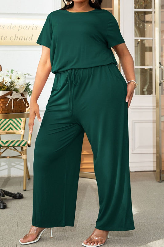 Kurzärmliger Jumpsuit mit Kordelzug in der Taille in Übergröße