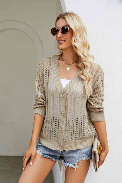 Strickjacke mit V-Ausschnitt und durchbrochener Knopfleiste vorn