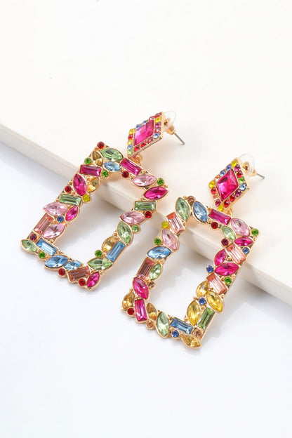 Quadratische Ohrringe mit Glassteinen