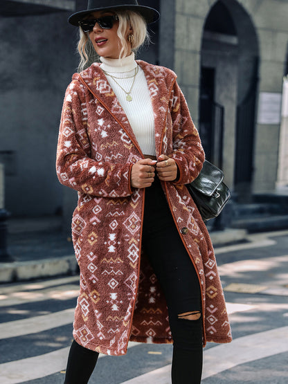 Fleecemantel mit Knopfleiste und Kapuze und geometrischem Muster