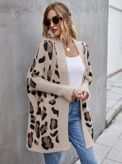 Flauschige Strickjacke mit Leopardenmuster