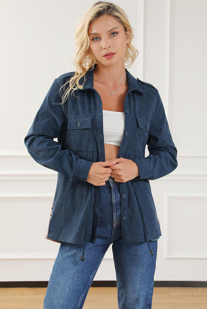 Jacke mit geometrischem Muster, Knopfleiste und Kordelzug am Kragen