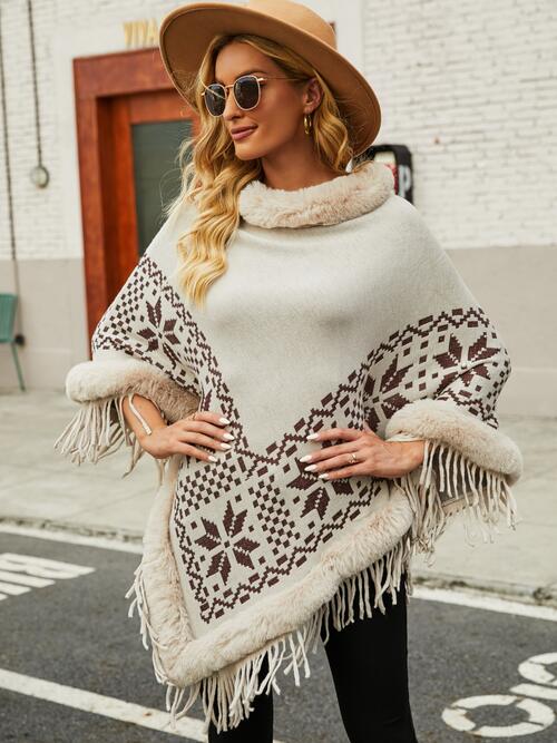 Poncho mit Cape-Ärmeln und geometrischem Muster