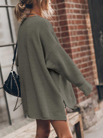 Durchbrochener Rundhalspullover mit langen Ärmeln und Schlitz