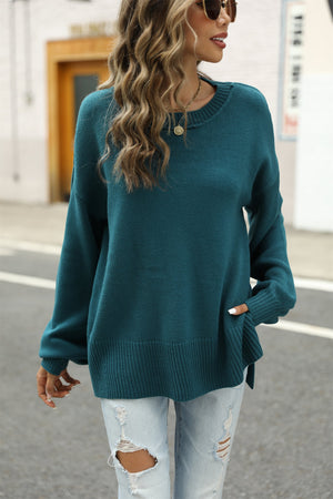 Pullover mit Rundhalsausschnitt, tiefen Schultern und Schlitz