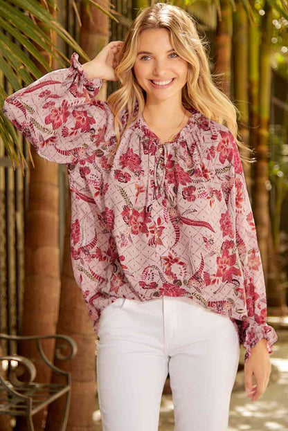 Bluse mit Blumenmuster und Volantärmeln am Kragen