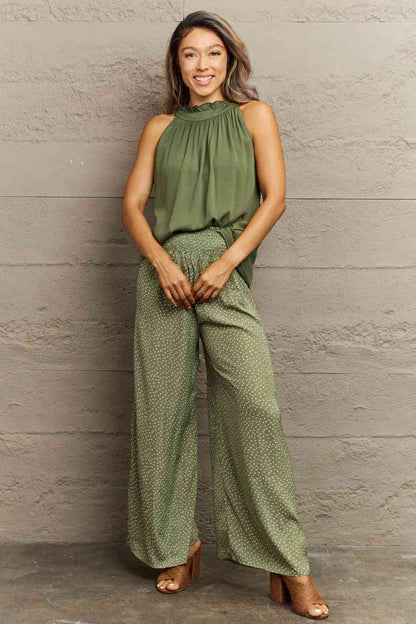 Top sin mangas con cuello simulado