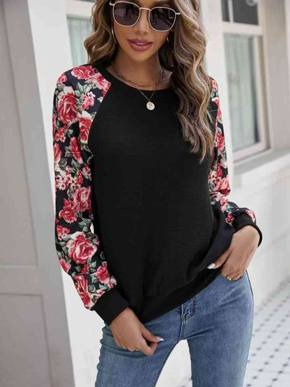 Sweatshirt mit Rundhalsausschnitt und Raglanärmeln im Blumenmuster