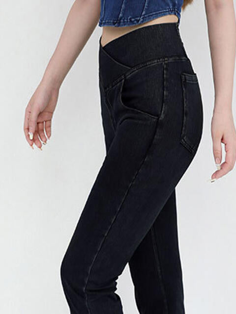 Bootcut-Jeans mit breitem Bund und Taschen