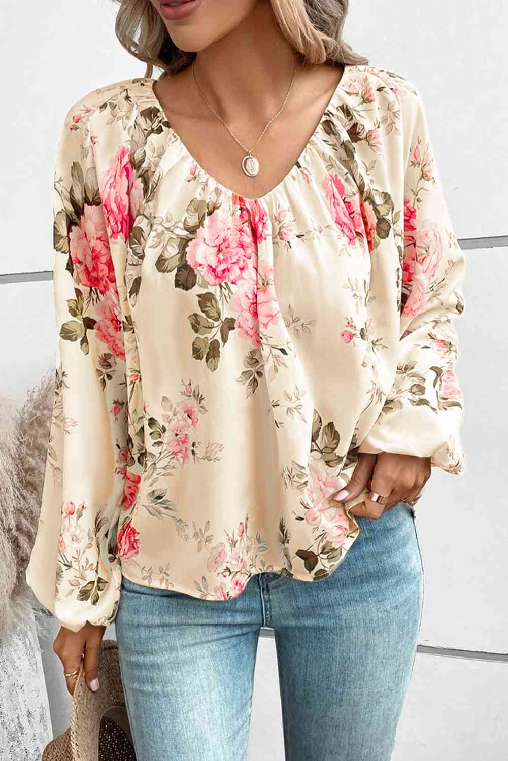 Bluse mit Blumenmuster und V-Ausschnitt und Ballonärmeln